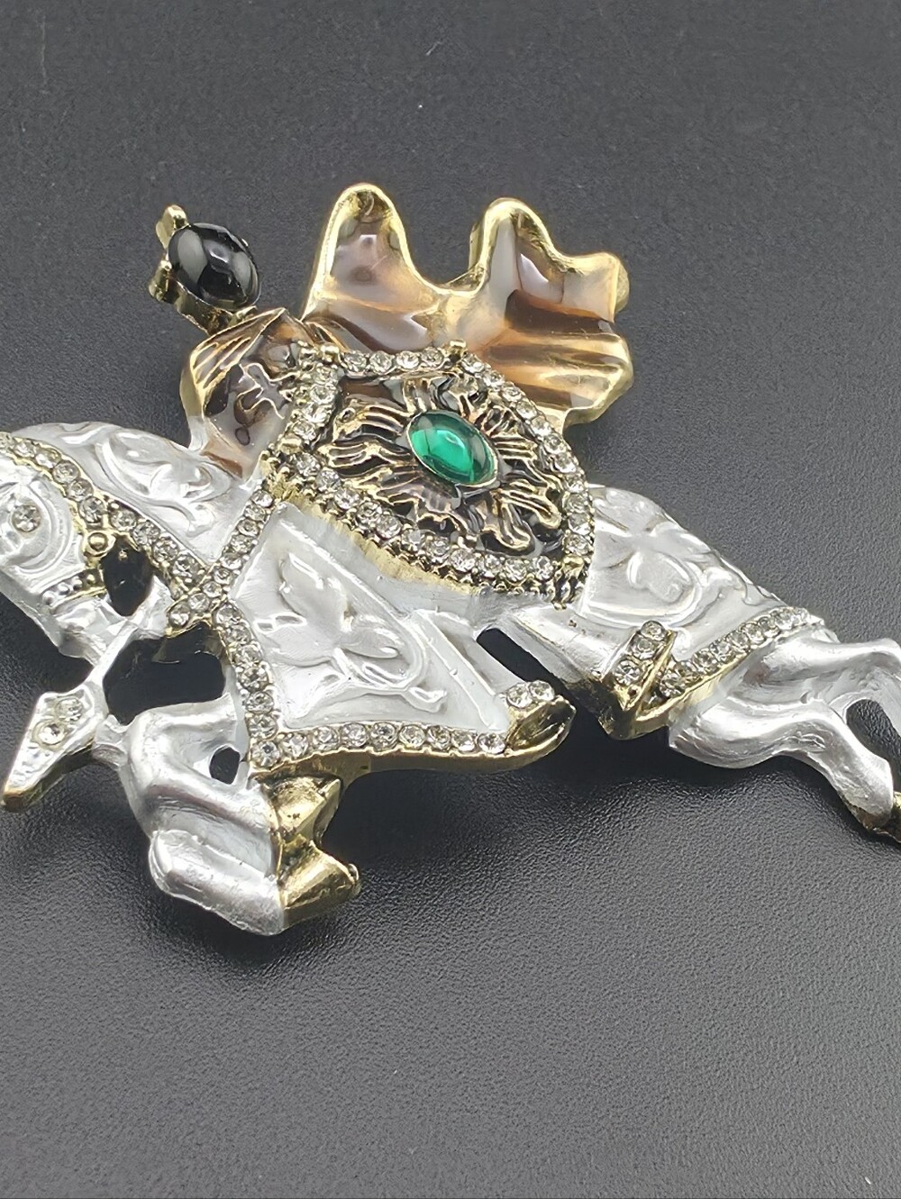 Knight In Shining Armor Jousting Cape Enamel Brooch Pin 3" Green Cabochon - Picture 2 of 4